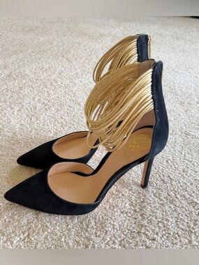 Vince Camuto Designer Elegant Black Suede Pointed Heels Size 7.5